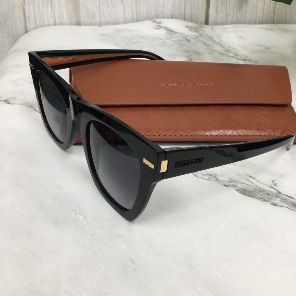 Burberry Black Cat-Eye Sunglasses with Brown Case